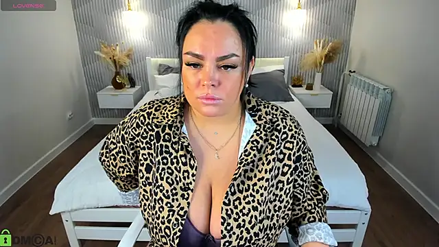 adele crown online show from 02/26/26, 01:04