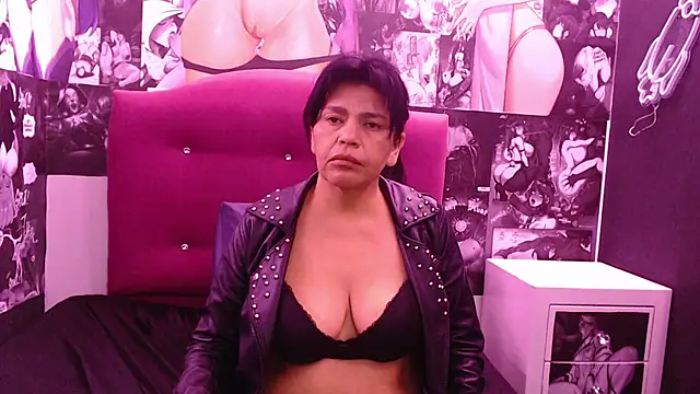 Snapshot of jennifer_0717 chatting on 02/15/26, 06:59 jennifer 0717 online show from 02/15/26, 06:59