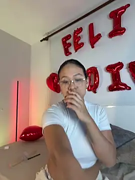 Snapshot of HoneyDolllXXX chatting on 02/16/26, 12:07 HoneyDolllXXX online show from 02/16/26, 12:07