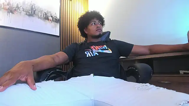 Snapshot of Kai_Moreno chatting on 02/13/26, 07:10 Kai Moreno online show from 02/13/26, 07:10