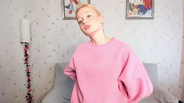 Snapshot of LolaStusse chatting on 02/15/26, 08:13 LolaStusse online show from 02/15/26, 08:13