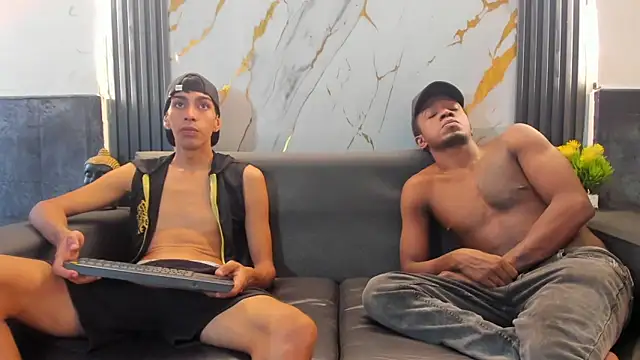 Jeanpieroo26 online show from 04/10/26, 07:40