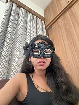 raavigirl online show from 06/10/26, 04:23