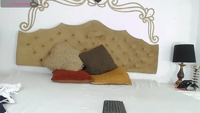 Snapshot of CloeCastillo chatting on 02/28/26, 04:02 CloeCastillo online show from 02/28/26, 04:02