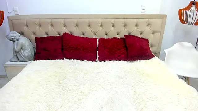 Snapshot of lucyscay_ chatting on 02/24/26, 10:19 lucyscay online show from 02/24/26, 10:19