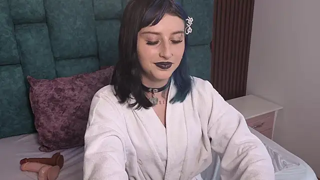 Snapshot of OliviaBonnie chatting on 02/17/26, 07:09 OliviaBonnie online show from 02/17/26, 07:09