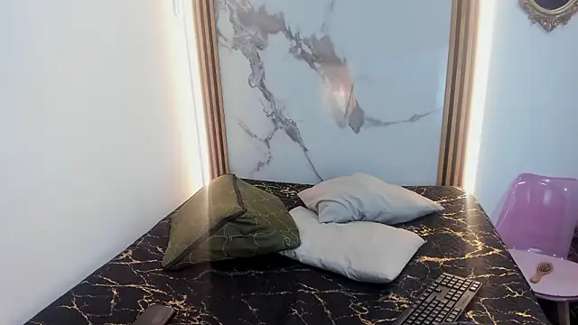 Nahomii  Doll online show from 03/13/26, 08:04