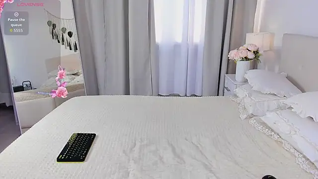 Snapshot of Amina_Youn chatting on 05/04/26, 12:23 Amina Youn online show from 05/04/26, 12:23