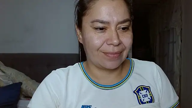 Snapshot of Karo_sexy chatting on 12/14/24, 08:13 Karo sexy online show from 12/14/24, 08:13