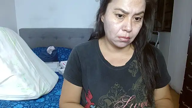 Snapshot of Karo_sexy chatting on 09/20/25, 11:06 Karo sexy online show from 09/20/25, 11:06