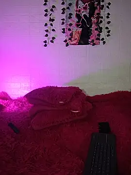 Snapshot of Keyla-moon chatting on 06/19/26, 05:12 Keyla-moon online show from 06/19/26, 05:12