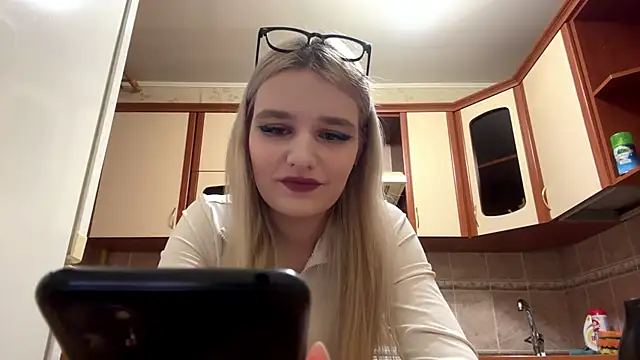 Snapshot of MiaBerlateen chatting on 02/06/26, 02:20 MiaBerlateen online show from 02/06/26, 02:20