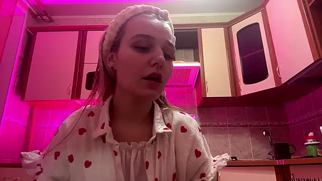 Snapshot of MiaBerlateen chatting on 02/25/26, 06:28 MiaBerlateen online show from 02/25/26, 06:28