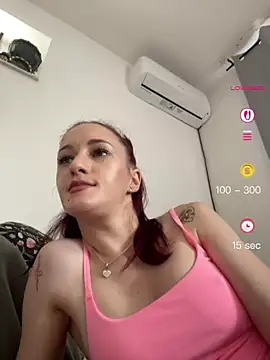 Roxyfoxyyy online show from 06/15/26, 06:26