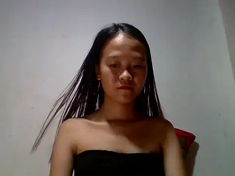 Yourlilpinayy online show from 04/22/26, 12:24