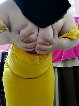 Warda Egy online show from 03/28/26, 03:39