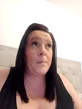 Snapshot of louisa36 chatting on 02/25/26, 09:46 louisa36 online show from 02/25/26, 09:46