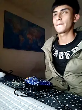 Snapshot of DarwinSexx777 chatting on 03/28/26, 04:01 DarwinSexx777 online show from 03/28/26, 04:01