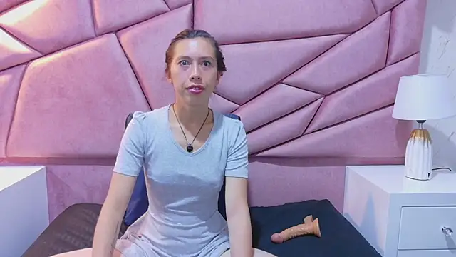 Snapshot of kimberlypink_ chatting on 02/15/26, 11:30 kimberlypink online show from 02/15/26, 11:30