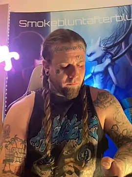 Snapshot of Smokebluntafterblunt chatting on 02/15/26, 02:30 Smokebluntafterblunt online show from 02/15/26, 02:30