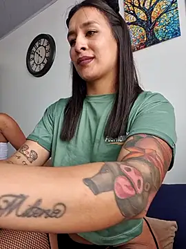 Snapshot of Paola_andrade chatting on 02/23/26, 03:31 Paola andrade online show from 02/23/26, 03:31