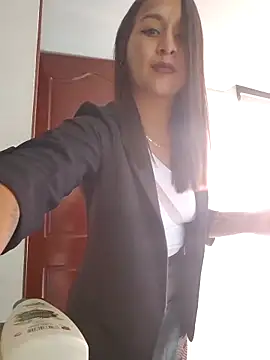 Snapshot of Paola_andrade chatting on 02/25/26, 02:16 Paola andrade online show from 02/25/26, 02:16