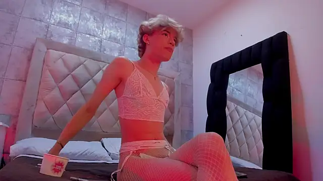 Snapshot of AngelDoll_1 chatting on 03/01/26, 04:47 AngelDoll 1 online show from 03/01/26, 04:47