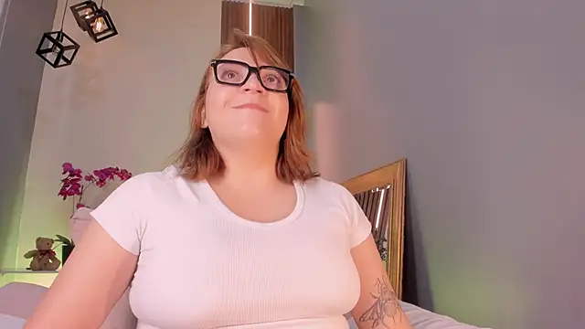 Snapshot of SimonaStar chatting on 03/02/26, 02:02 SimonaStar online show from 03/02/26, 02:02