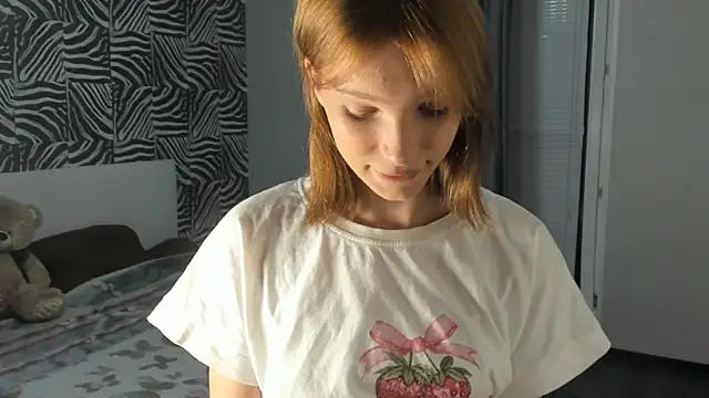 Snapshot of Kiracute18 chatting on 07/31/26, 05:45 Kiracute18 online show from 07/31/26, 05:45