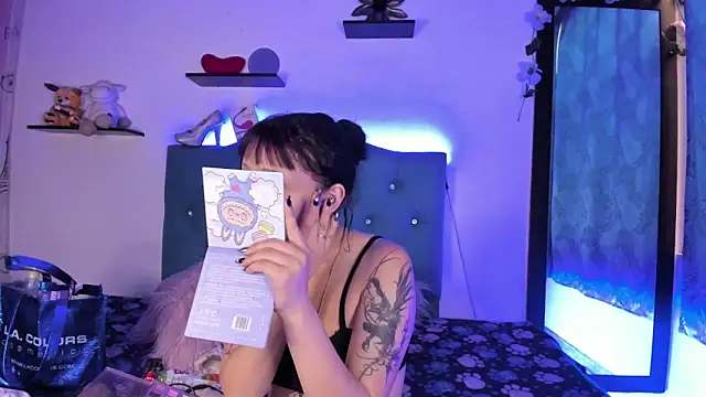 Snapshot of Sandy_ass_69_ chatting on 03/24/26, 01:27 Sandy ass 69 online show from 03/24/26, 01:27