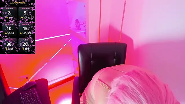 Snapshot of JoycePierce chatting on 02/16/26, 12:34 JoycePierce online show from 02/16/26, 12:34