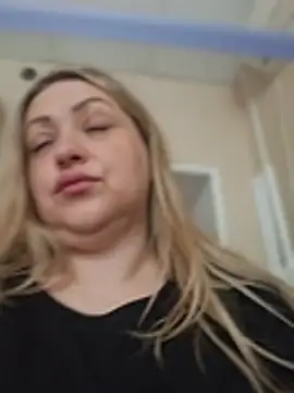 Snapshot of Luna-Secret chatting on 06/17/26, 07:22 Luna-Secret online show from 06/17/26, 07:22