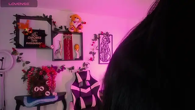 Snapshot of QueenRose94 chatting on 02/09/26, 01:48 QueenRose94 online show from 02/09/26, 01:48