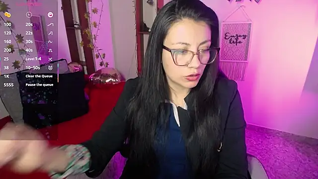 Snapshot of QueenRose94 chatting on 02/27/26, 12:27 QueenRose94 online show from 02/27/26, 12:27