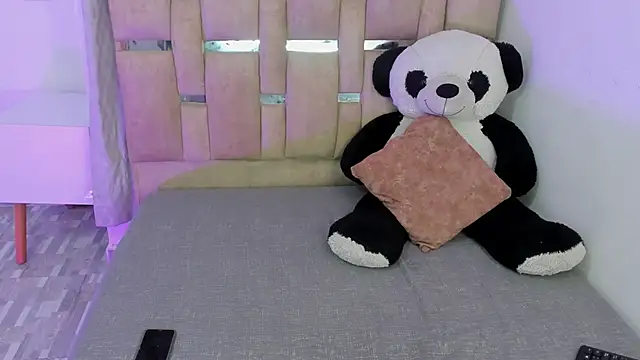 Snapshot of ValentiinaMoon chatting on 03/02/26, 07:43 ValentiinaMoon online show from 03/02/26, 07:43