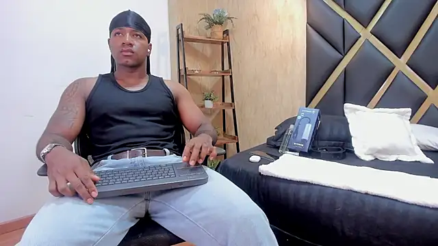 Snapshot of LuccianoDaytona chatting on 02/23/26, 08:06 LuccianoDaytona online show from 02/23/26, 08:06