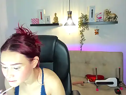 Snapshot of naomy_stanley chatting on 06/17/26, 12:24 naomy stanley online show from 06/17/26, 12:24