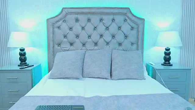 Snapshot of LaurenHazell chatting on 02/26/26, 04:11 LaurenHazell online show from 02/26/26, 04:11