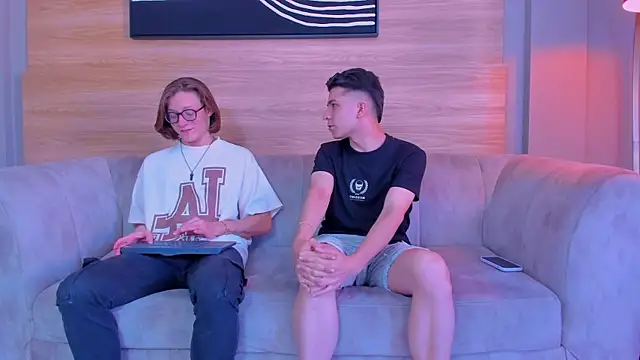 close friends online show from 06/11/26, 02:48