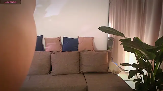 Alika L V online show from 04/13/26, 03:50