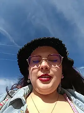 Yulska online show from 04/02/26, 09:01