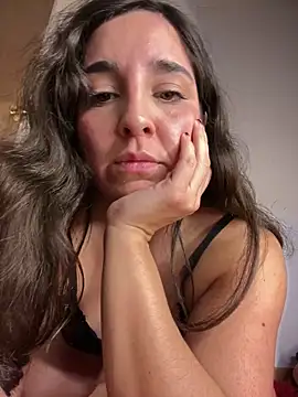 Snapshot of Latinaelisa chatting on 06/10/26, 03:39 Latinaelisa online show from 06/10/26, 03:39