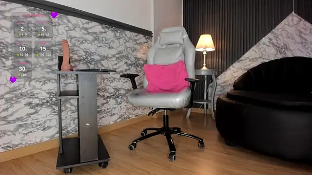 AmandaSilkHeels online show from 04/14/26, 06:47