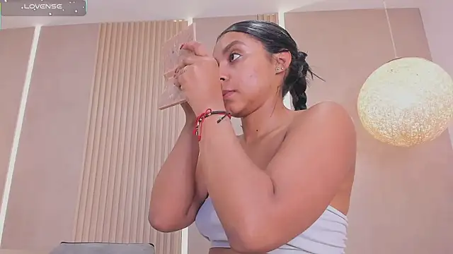 eva lain online show from 04/16/26, 12:17