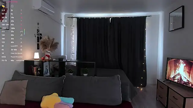 Snapshot of AmyLouWood chatting on 02/21/26, 07:09 AmyLouWood online show from 02/21/26, 07:09