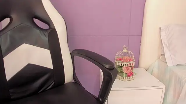 Snapshot of luna_bradley_ chatting on 02/16/26, 12:23 luna bradley online show from 02/16/26, 12:23