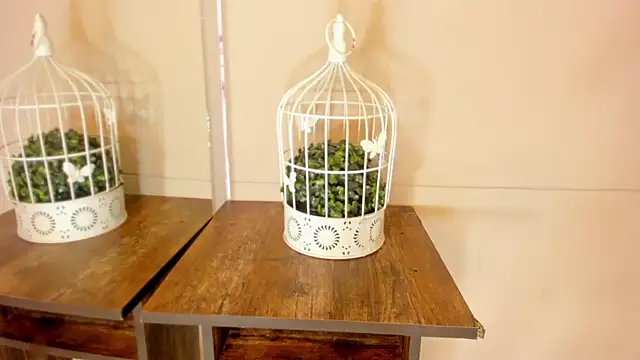 luna bradley  online show from 04/13/26, 12:21