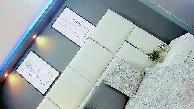 Daniiela Foxx online show from 02/13/26, 09:00