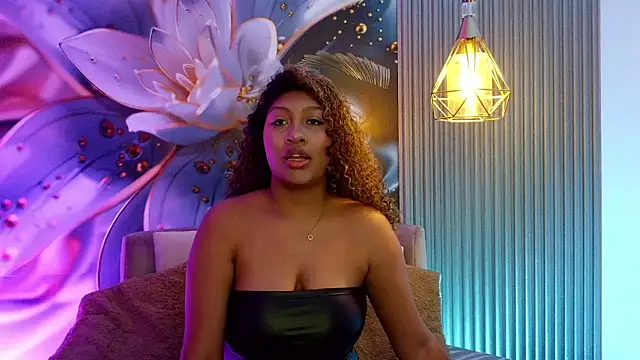 Snapshot of sabrina_lafaux_cr chatting on 02/14/26, 07:43 sabrina lafaux cr online show from 02/14/26, 07:43