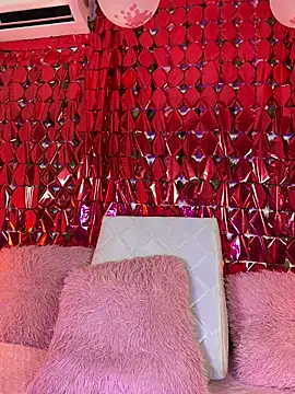 Woo isDaphne online show from 02/12/26, 12:05